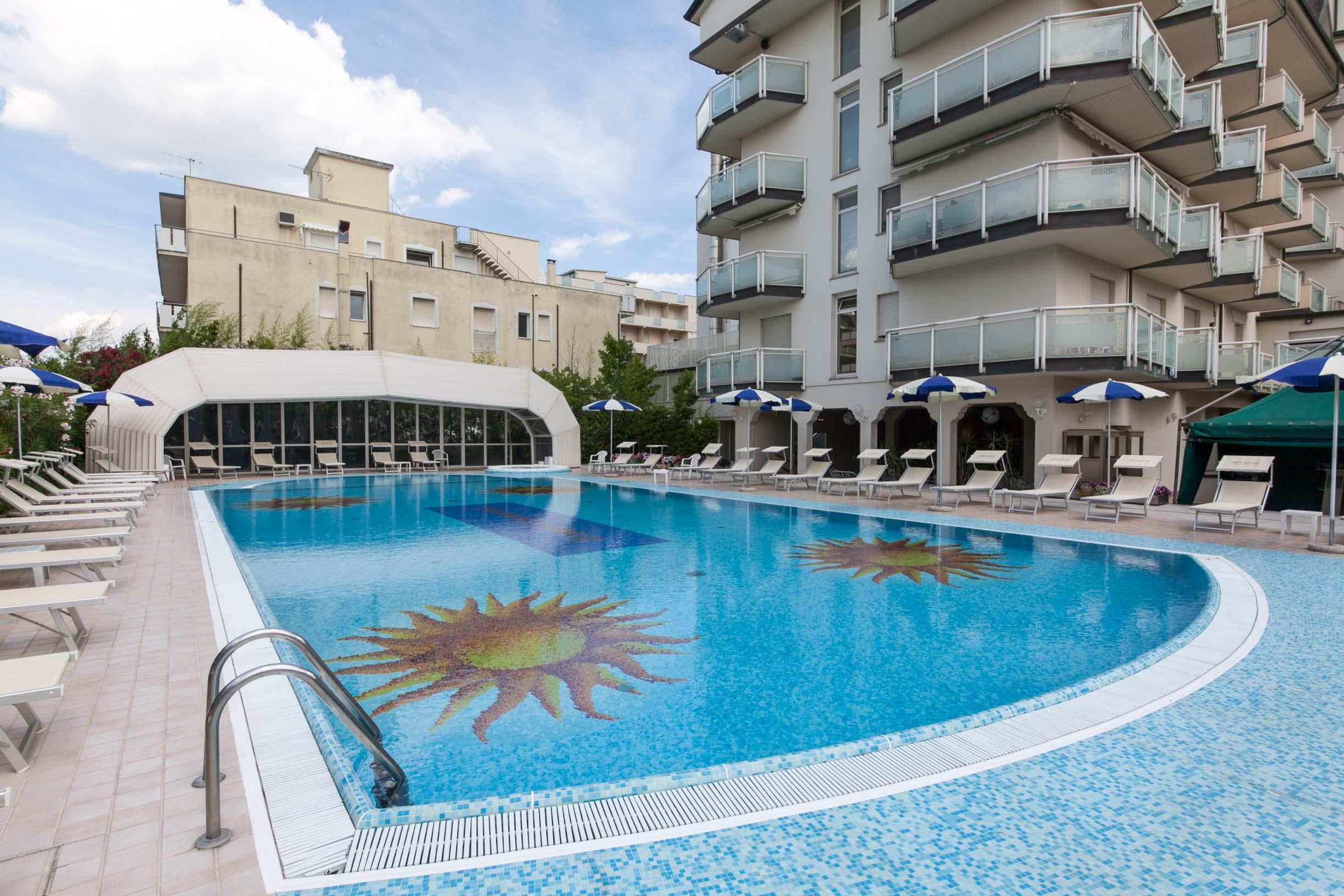 Universal Hotel แชร์เวีย ภายนอก รูปภาพ