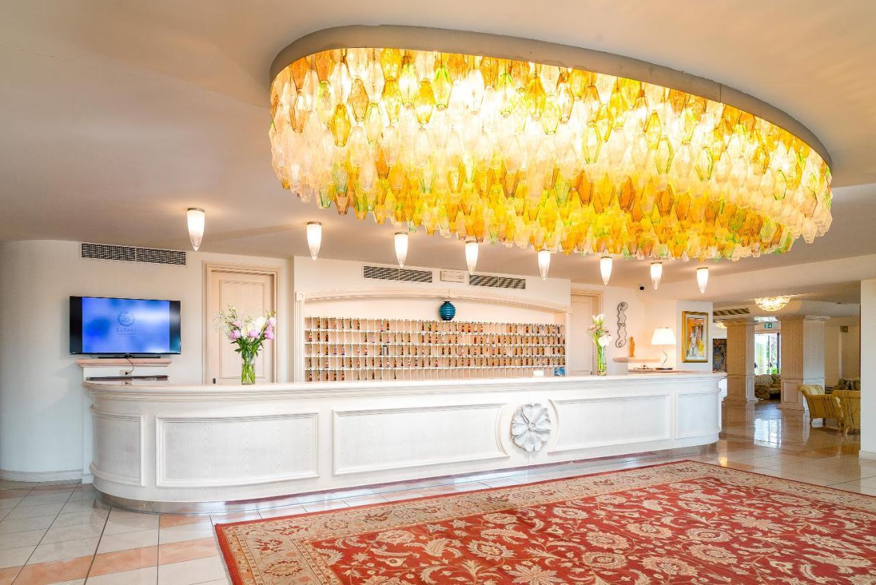 Universal Hotel แชร์เวีย ภายนอก รูปภาพ