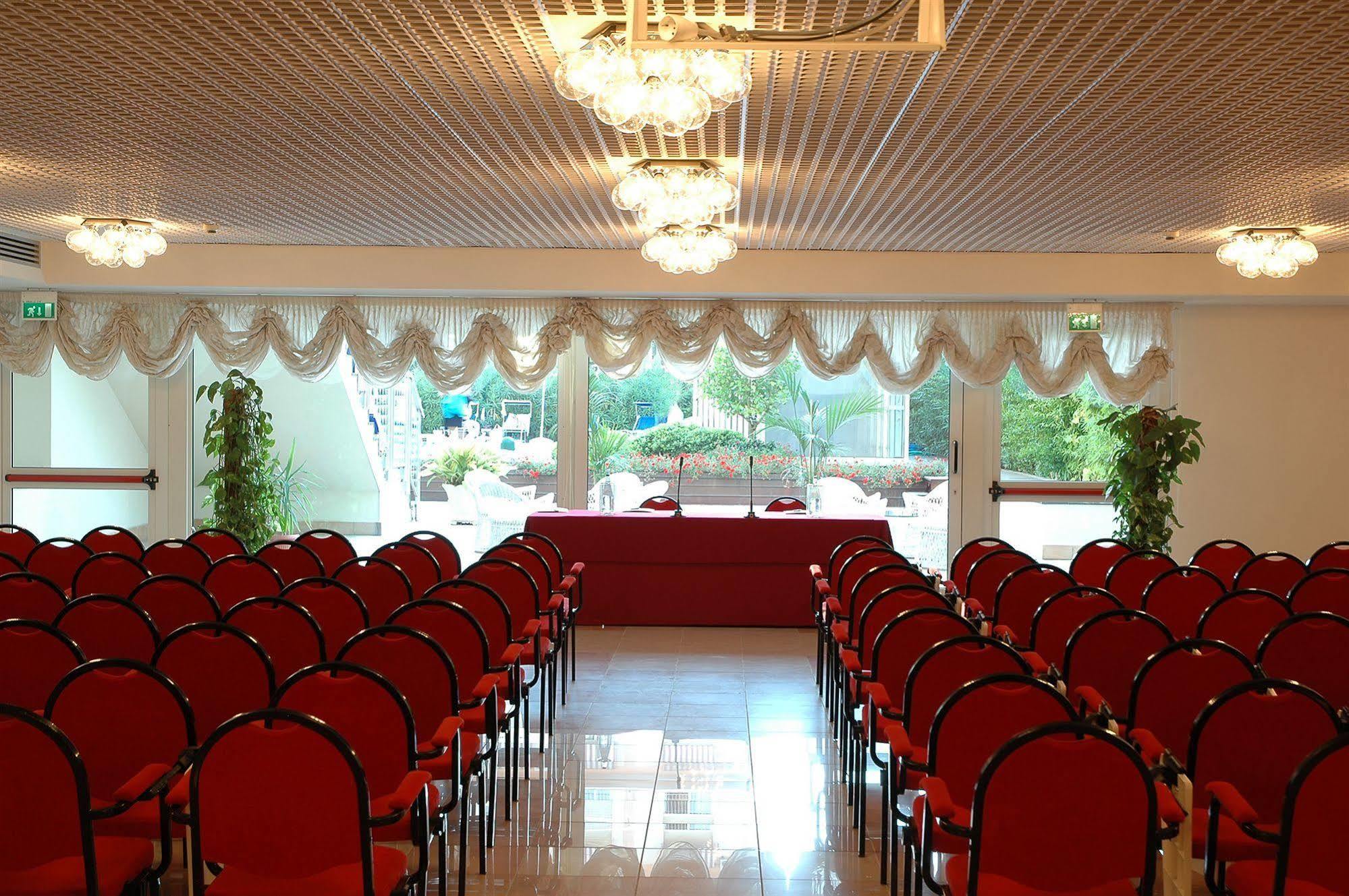 Universal Hotel แชร์เวีย ภายนอก รูปภาพ